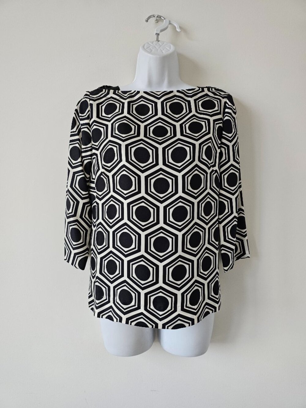 New MILLY NEW YORK Black White Pure Silk Geo Print 3/4 Sleeve Shirt Top Size 2